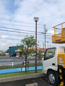 愛知県安城市の商業施設にて駐車場街路灯をＬＥＤ電気工事