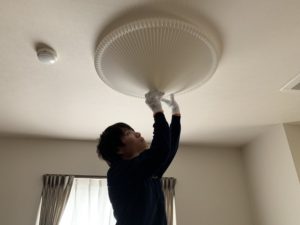 名古屋市緑区の集合住宅にてシーリングライトの取付電気工事