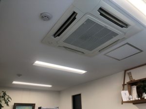 三重県四日市市の倉庫事務所にてLED照明器具への更新電気工事