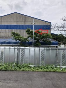 愛知県弥富市の屋外資材置き場にて外灯用投光器の取付電気工事